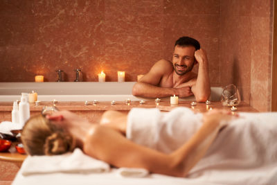 Moment de massage sensuel et détente en couple